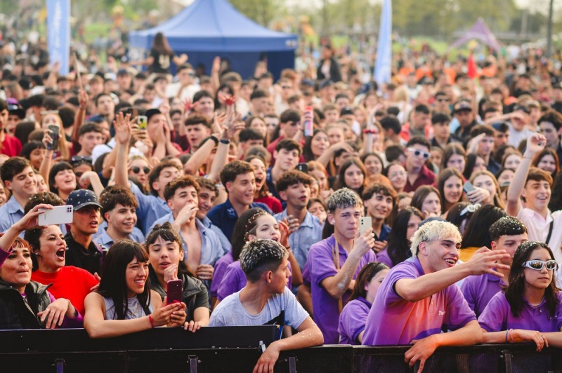 Una multitudinaria Fiesta de la Primavera en el Parque Eseverri